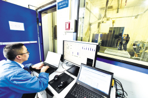 ��ý�忴ΰ�ײ��������ձ�ר��ΰ�ײ���������֮��