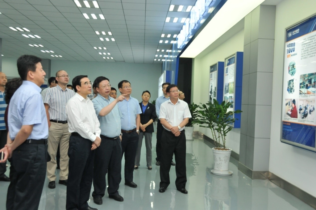 ����Ժ�����о����� �����������˳һ�е���ΰ�ײ�����