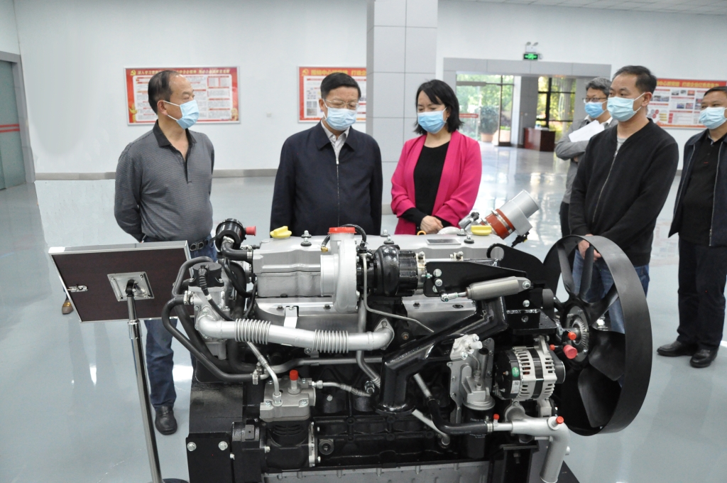 �й������ϣ�������ҵ����������Ƭ���������������տ���������ί��Ҫ�򵼵�ΰ�ײ�������չ����